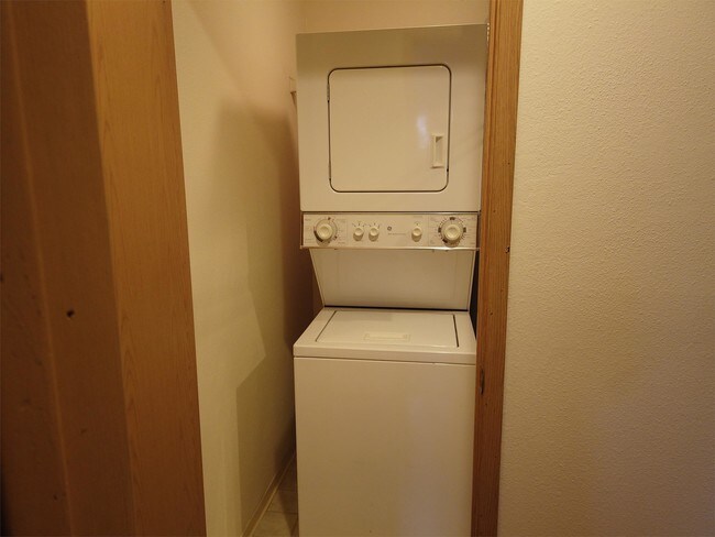 Building Photo - 1151 N 94th St