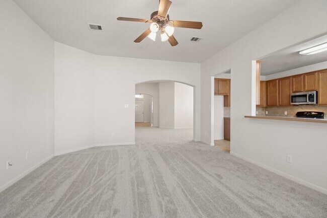 Building Photo - 15114 Cave Creek Dr