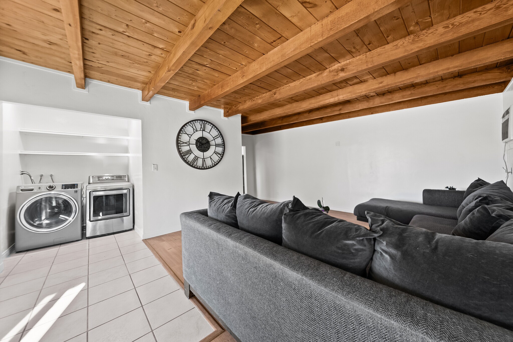 Building Photo - 9254 Fairlawn St