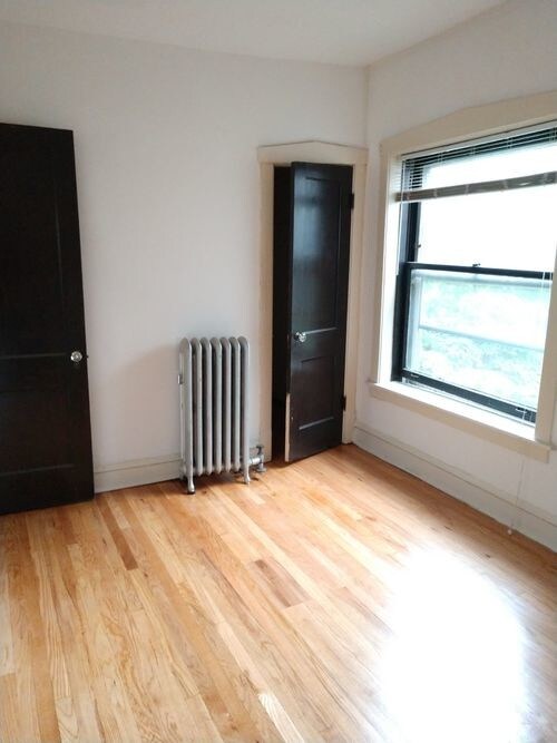 Building Photo - 1440 W Thorndale Ave