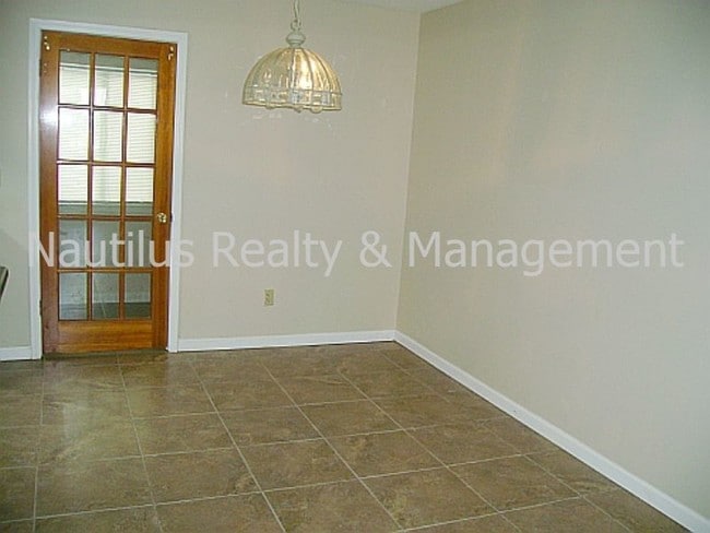 Building Photo - 1461 Kraft Ave