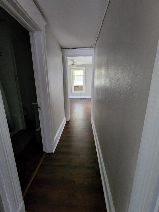 Building Photo - 1612 W 48th St