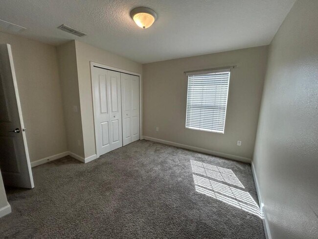 Building Photo - 10021 Love Story St