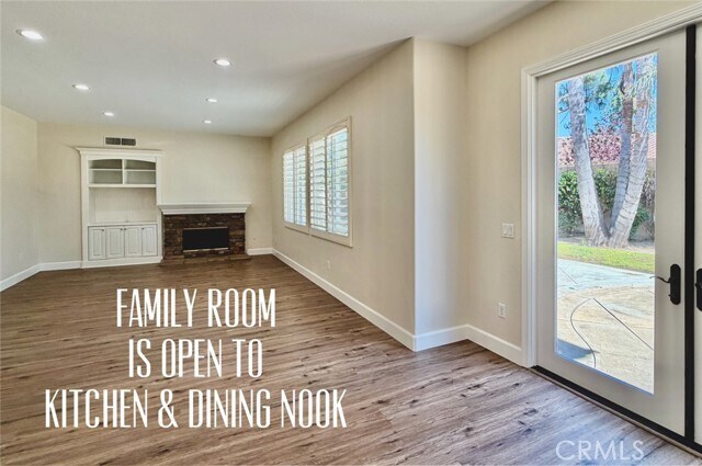 Building Photo - 2566 Pearblossom St