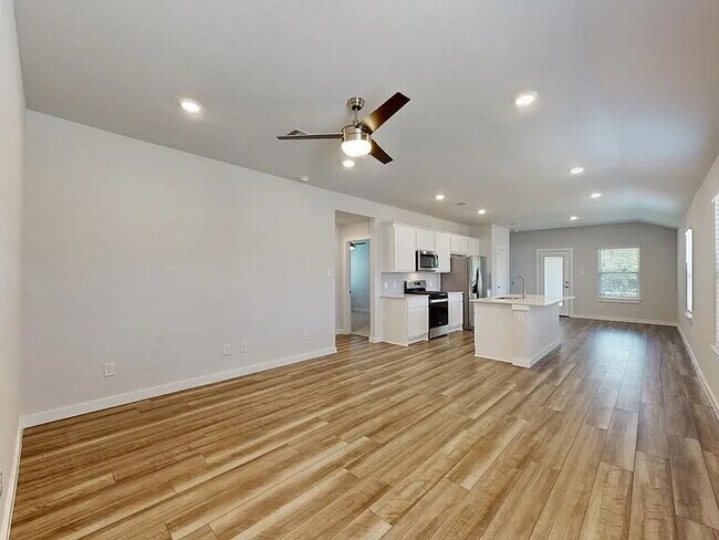 Building Photo - "Charming 3-Bedroom Retreat in College Station!"