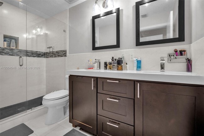 Building Photo - 10112 Royal Palm Blvd