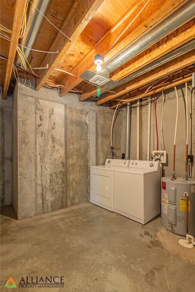 Building Photo - Balcony & Walkout Basement!