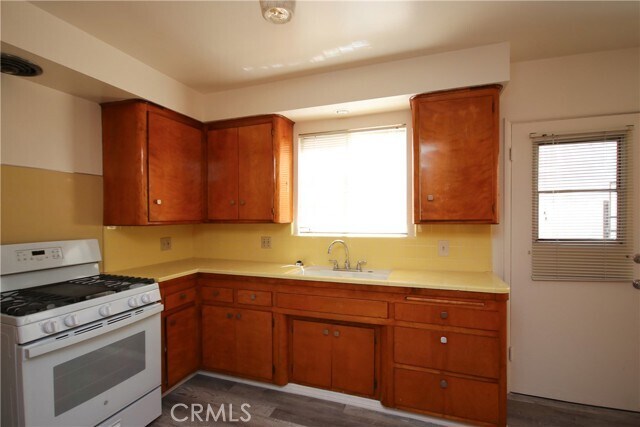 Building Photo - 822 N Santa Anita Ave