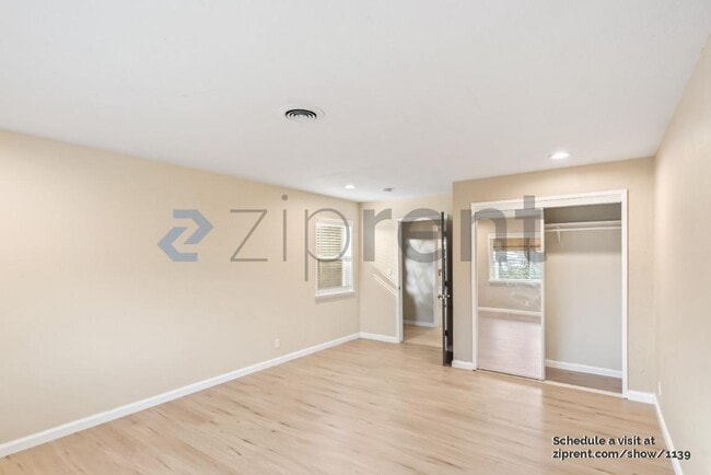 Building Photo - Unit