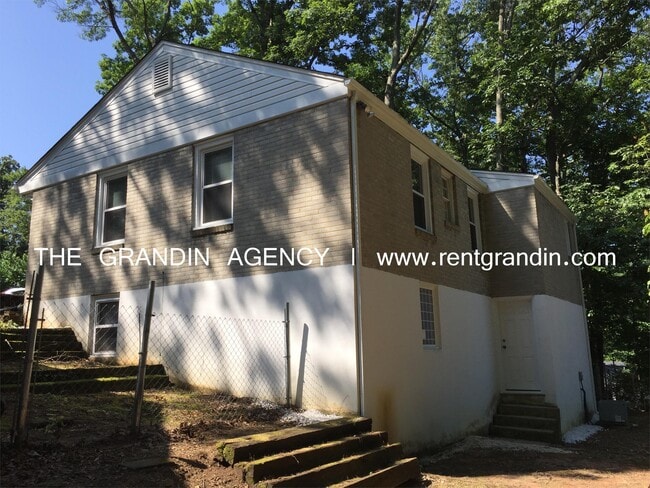 Building Photo - 3023 Hollowell Ave SW