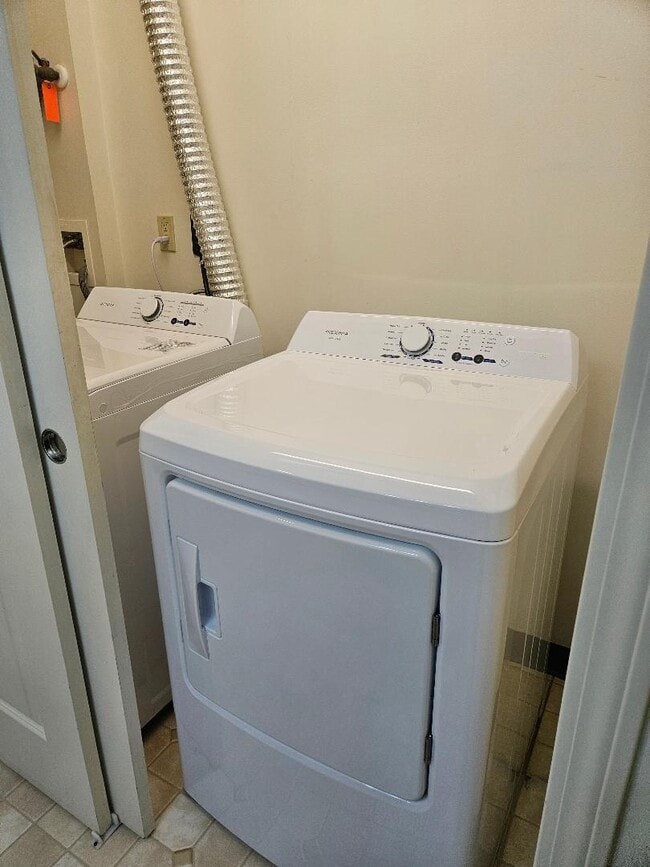 Building Photo - 486 Nashua St