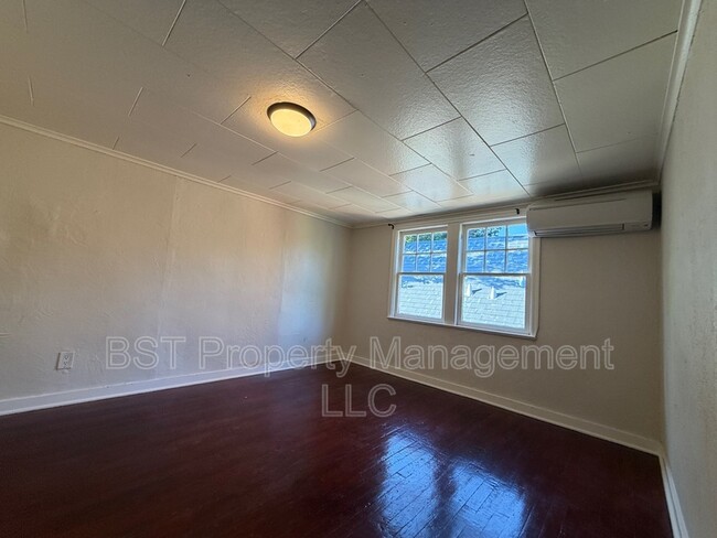 Building Photo - 1435 18th St NE