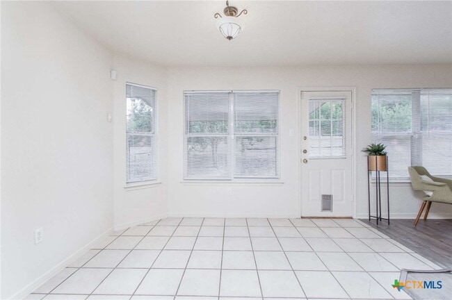 Building Photo - 1306 Elke Cir