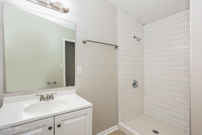Building Photo - 5909 Caribbean Ct N