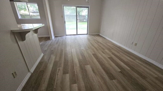 Building Photo - 934 Dellbrook Dr