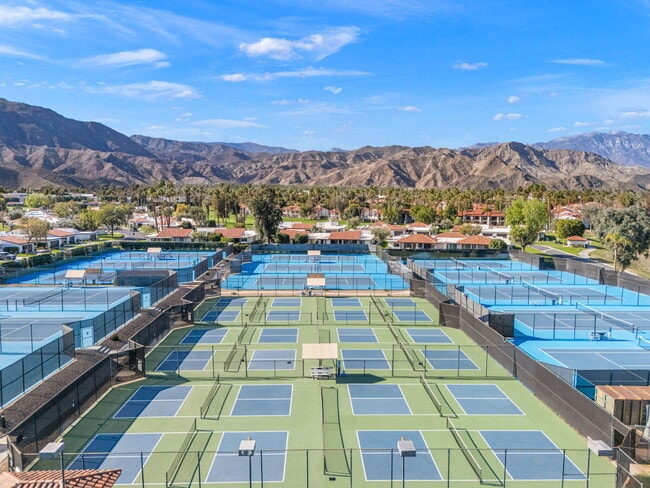 Building Photo - 27 Cll Encinitas