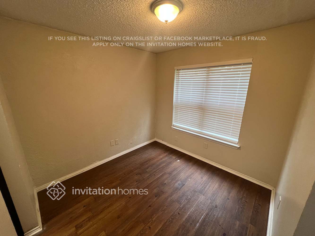 Building Photo - 1562 Sunset Village Dr