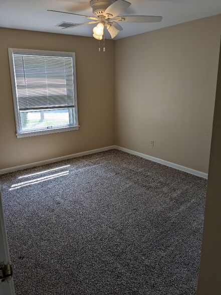 Building Photo - 1216 Orchard Heights Dr