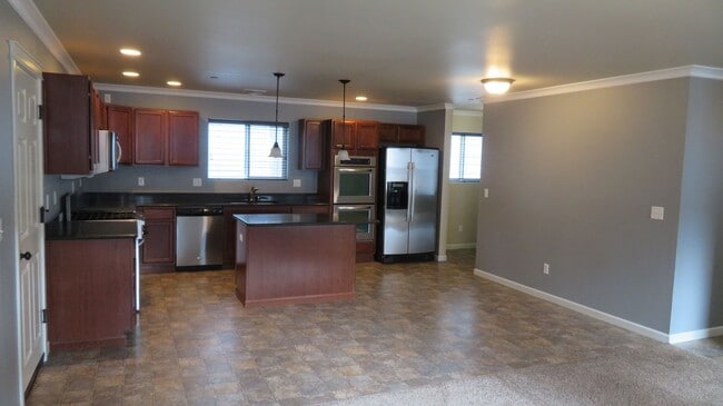 Building Photo - 1577 Burnside Pl