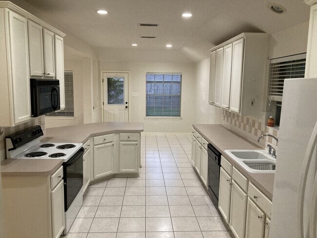 Building Photo - 8634 Westcove Cir
