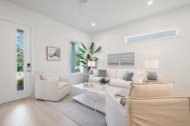 Building Photo - 31 Sarah St