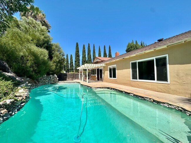 Building Photo - Renovated Entertainers Dream W/ Pool In Poway