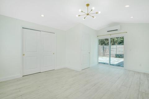 Building Photo - 431 47th St