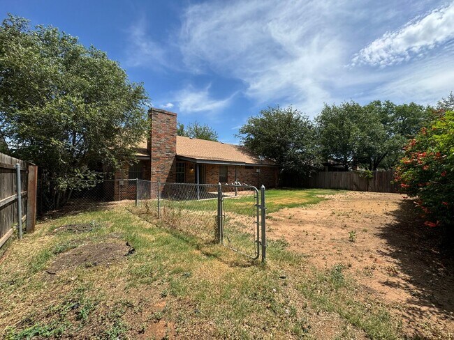 Building Photo - Lubbock Cooper ISD Gem: Ready-to-Rent July...