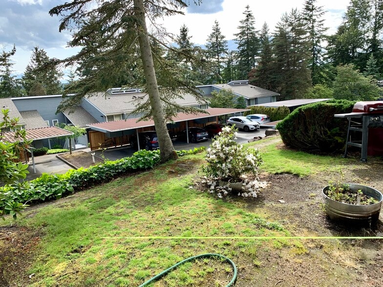 yard - 9350 Redmond Woodinville Rd NE