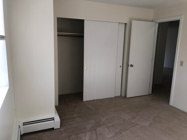 Building Photo - 385 Huse Rd