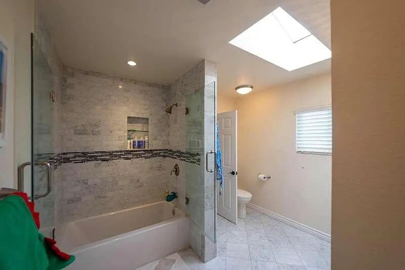 Building Photo - 7403 Alverstone Ave