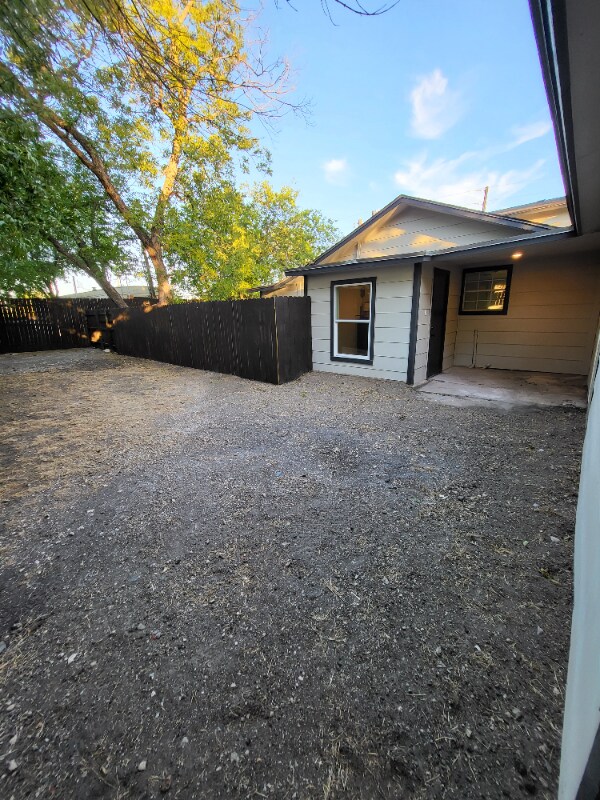 Building Photo - 2417 Castroville Rd