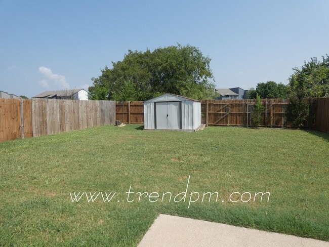 Building Photo - 404 Asbury Dr