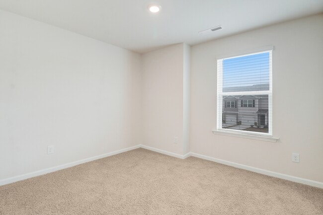 Building Photo - 156 Seymour Vlg Dr