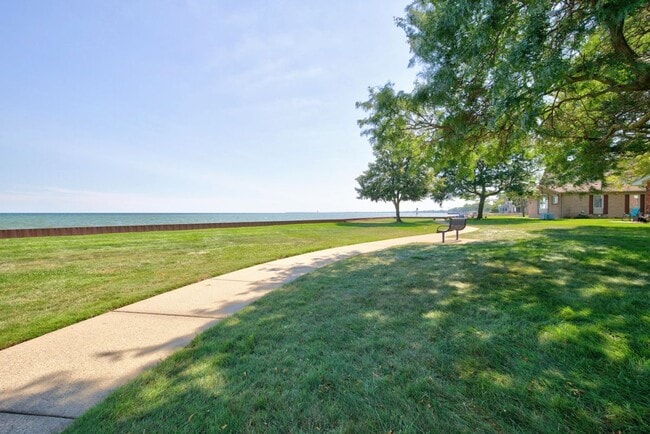 Building Photo - 26070 N Lake Dr