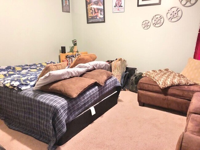 Building Photo - 2 Bedroom 2 Bath Townhome FULLY FURNISHED