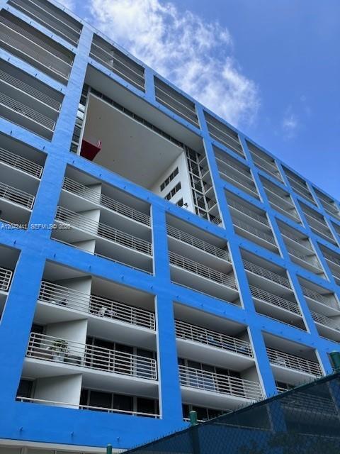 Building Photo - 2025 Brickell Ave