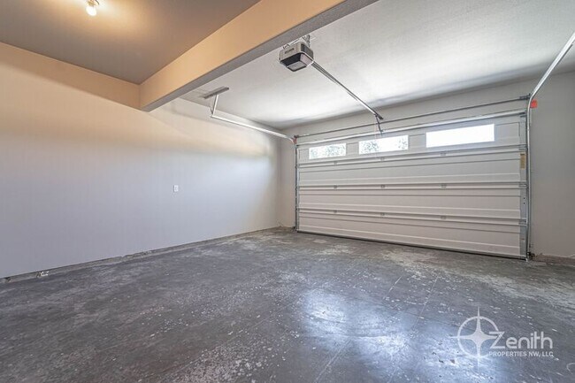 Building Photo - 4916 NE 2nd Ct