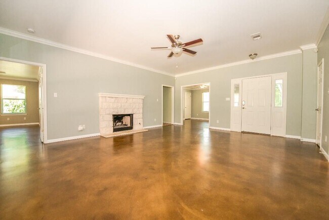 Building Photo - 5640 Oak Blvd