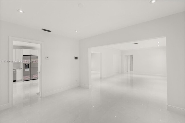 Building Photo - 439 Bargello Ave