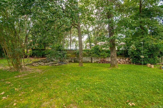 Building Photo - 2820 N Rodney Parham Rd