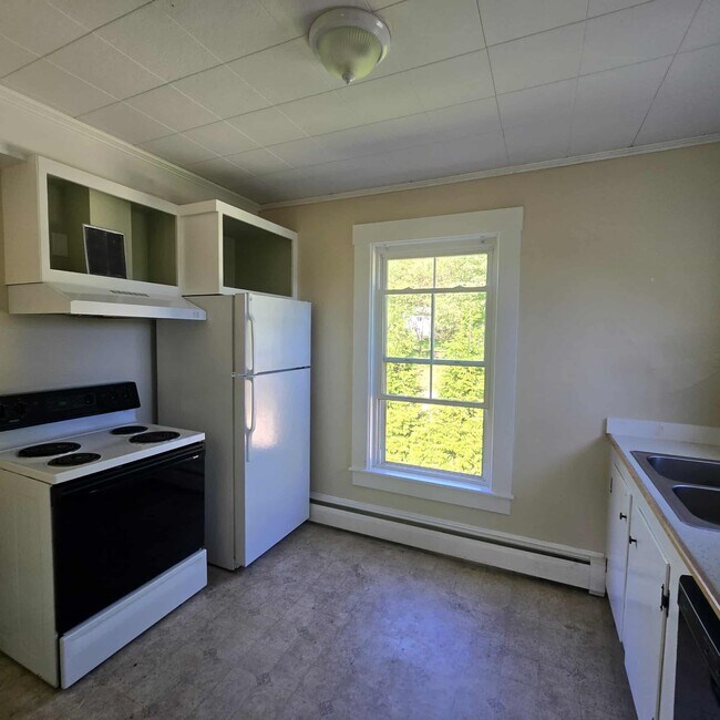Building Photo - 230-232 Spruce Ln Ext
