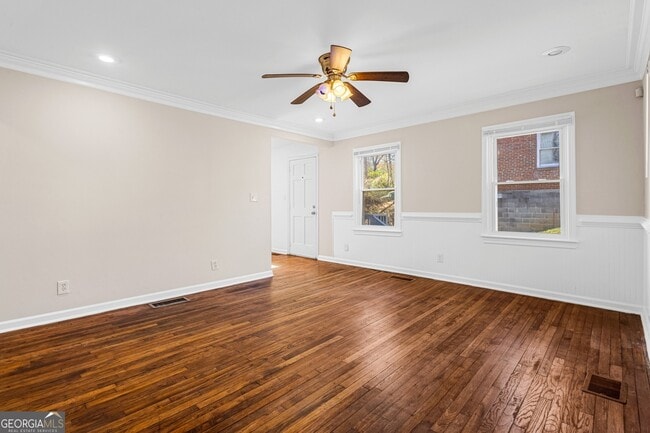 Building Photo - 2163 Rexford Dr