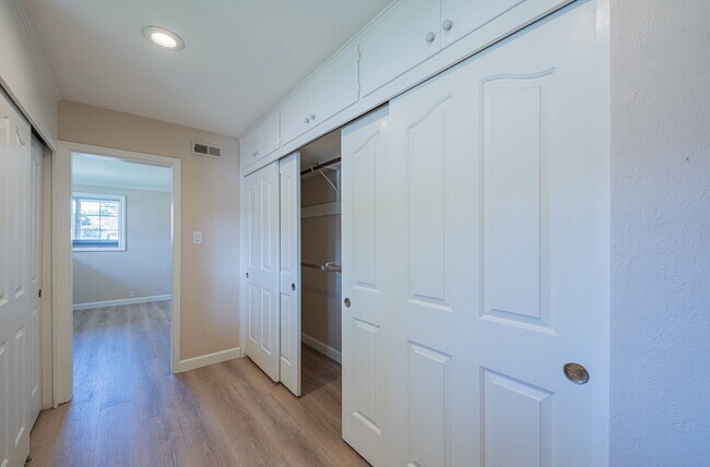 Building Photo - 509 Manor Dr
