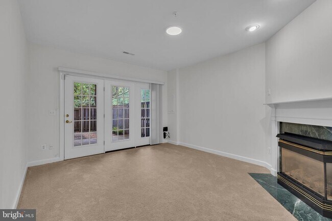 Building Photo - 1814 Fallbrook Ln
