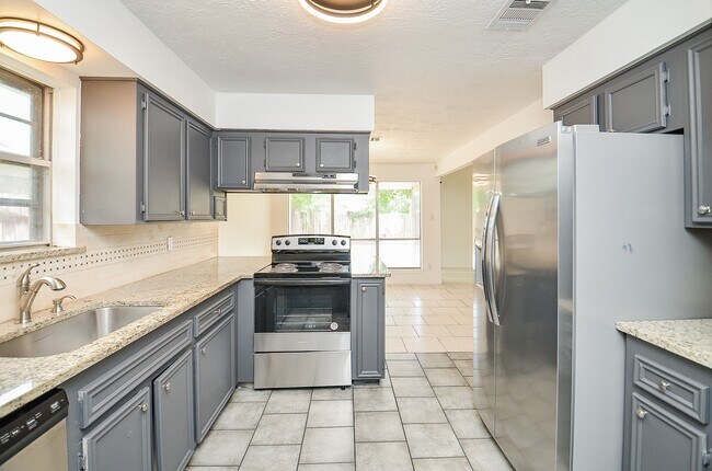 Building Photo - 12266 Huntington Venture Dr