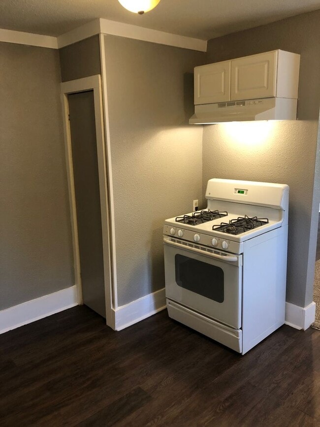 Building Photo - All brand new and updated, conveniently located in the heart of Norman!