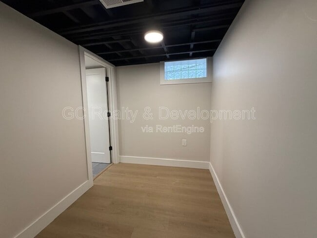 Building Photo - 465 Alexander Blvd