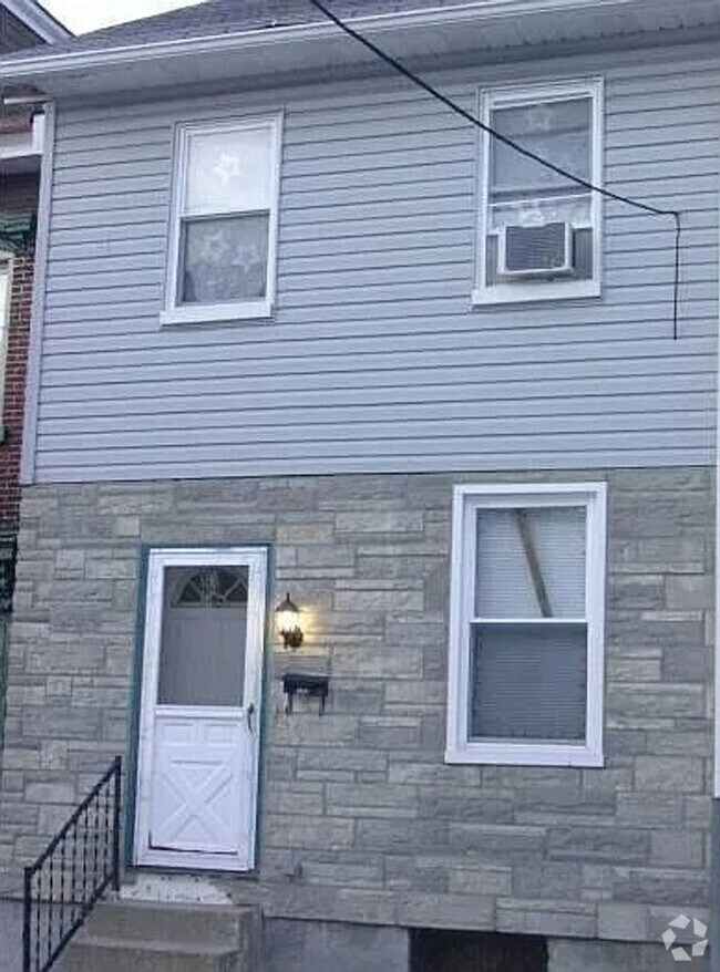 Building Photo - Spacious 3-Bedroom, 1.5-Bath Home