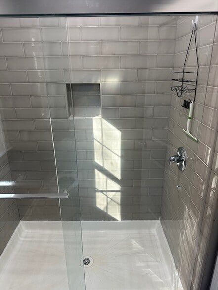 Building Photo - 723 Murphy St